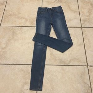 Manhattan High Rise RSQ jeans size 0

Fits like a 24slum fit, good stretch